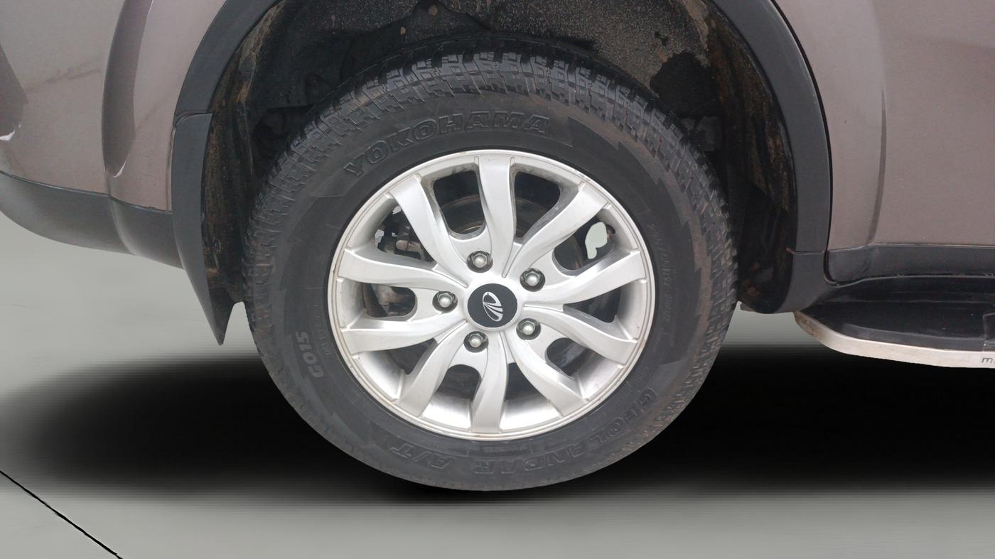 2017 Mahindra XUV500 W10, Diesel, Manual, 82,167 km, Right Rear Wheel