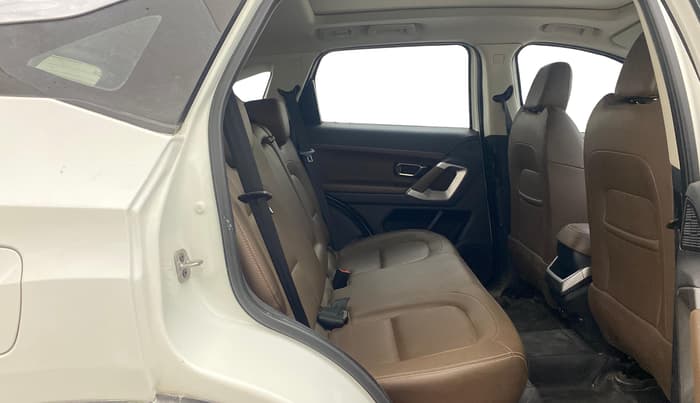 2022 Tata Harrier XZ SUNROOF 2.0L, Diesel, Manual, 60,425 km, Right Side Rear Door Cabin