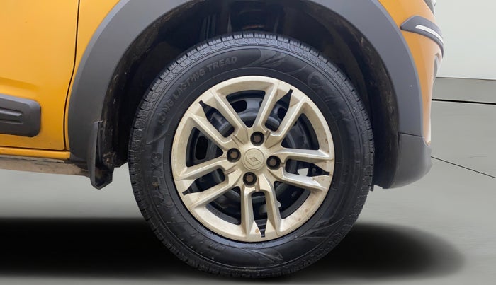 2021 Renault TRIBER RXT, Petrol, Manual, 49,232 km, Right Front Wheel