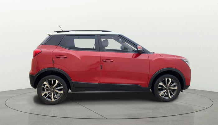 2021 Mahindra XUV300 W8(O) 1.2 PETROL DUAL TONE, Petrol, Manual, 49,232 km, Right Side View