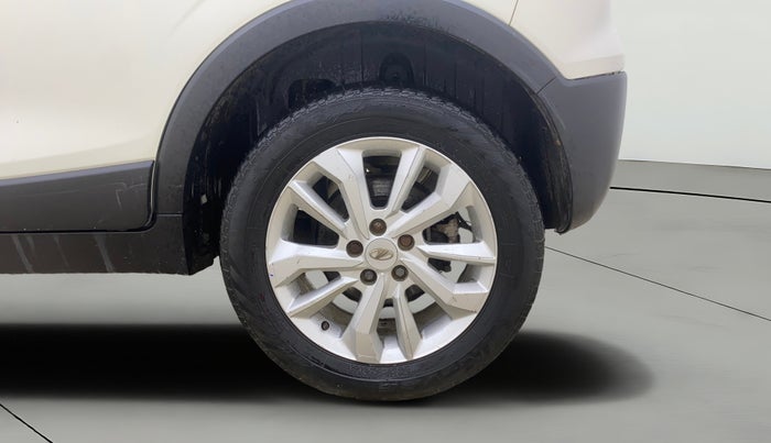2021 Mahindra XUV300 W8 1.5 DIESEL, Diesel, Manual, 1,28,080 km, Left Rear Wheel