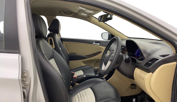 2015 Hyundai Verna FLUIDIC 4S 1.6 VTVT S(O), Petrol, Manual, 1,20,871 km, Right Side Front Door Cabin