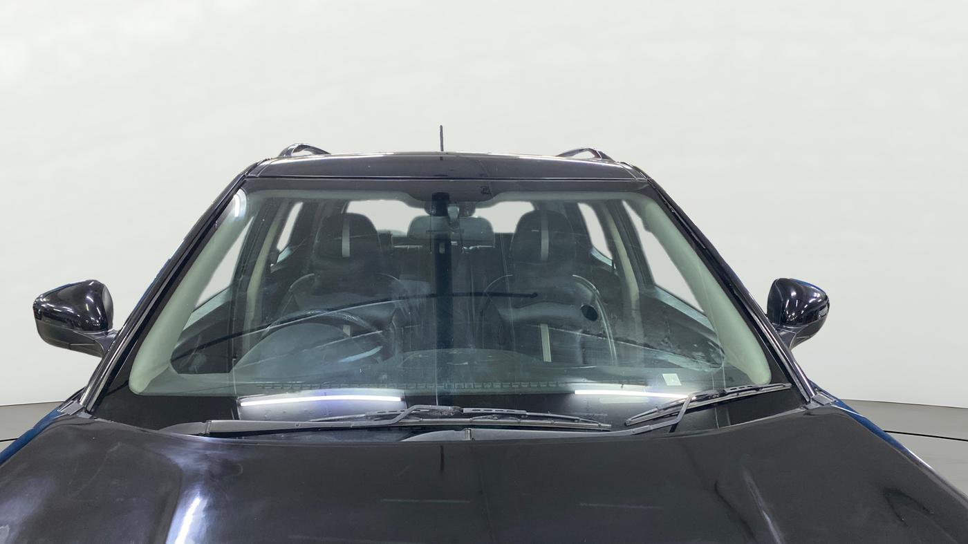 2020 Mahindra XUV300 W6 1.2 PETROL, Petrol, Manual, 83,760 km, Front Windshield