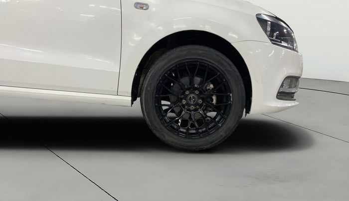 2015 Volkswagen Polo HIGHLINE1.2L, Petrol, Manual, 94,289 km, Right Front Wheel