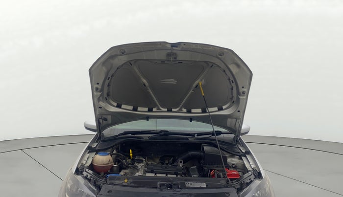 2017 Volkswagen Polo HIGHLINE1.2L, Petrol, Manual, 53,792 km, Open Bonet