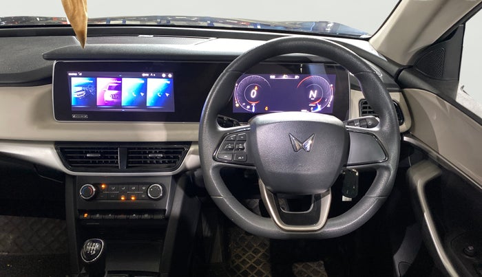 2021 Mahindra XUV700 AX 5 P MT 7 STR, Petrol, Manual, 11,809 km, Steering Wheel Close Up