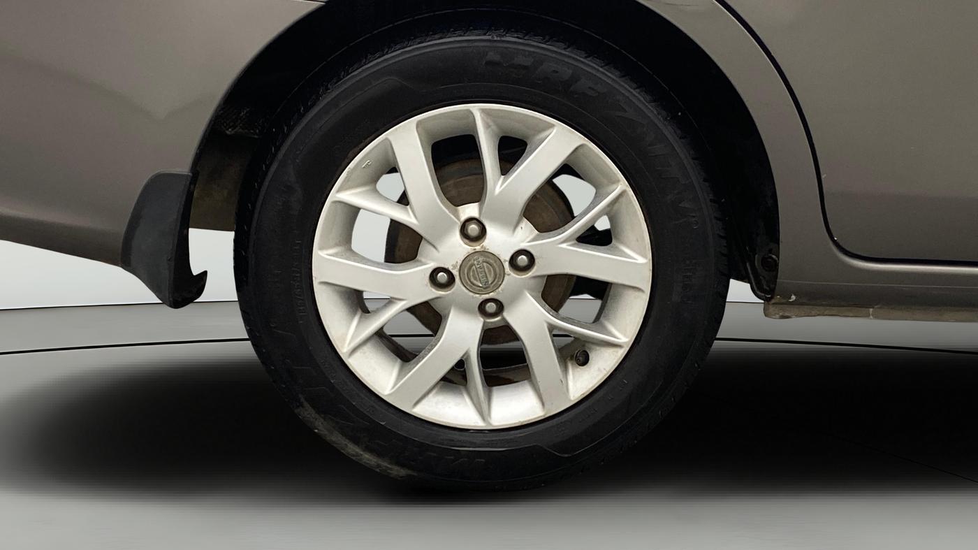 2017 Nissan Sunny XV DIESEL, Diesel, Manual, 1,18,481 km, Right Rear Wheel