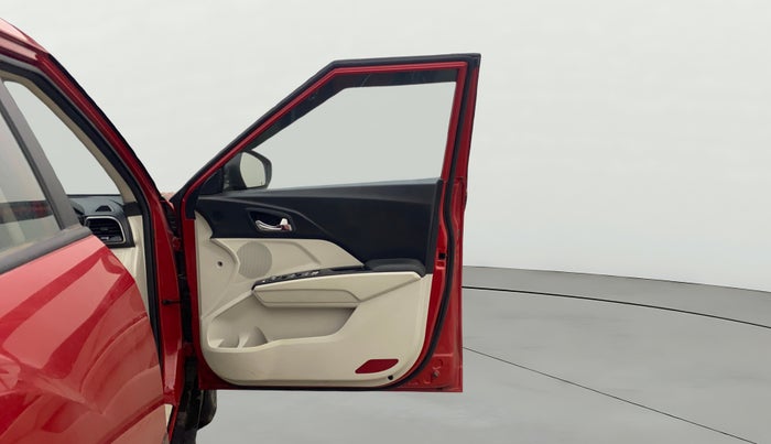 2022 Mahindra XUV300 W8 (O) 1.2 PETROL, Petrol, Manual, 10,013 km, RHS Front Door