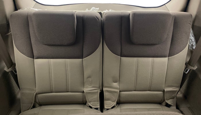 2014 Mahindra XUV500 W4, Diesel, Manual, 1,12,565 km, Third Seat Row ( optional )