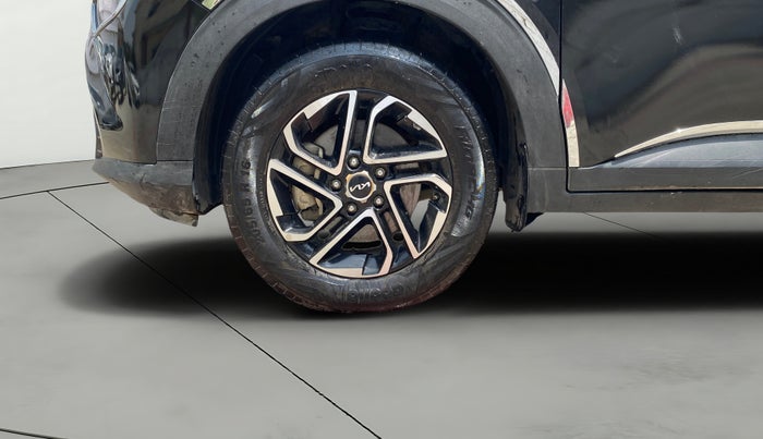 2022 KIA CARENS PRESTIGE PLUS 1.4 PETROL 7 STR, Petrol, Manual, 61,979 km, Left Front Wheel