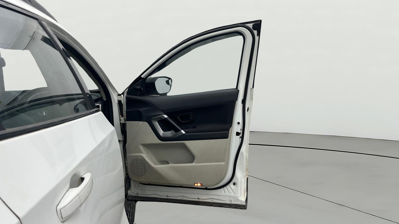 2021 Tata Safari XMA, Diesel, Automatic, 86,887 km, RHS Front Door