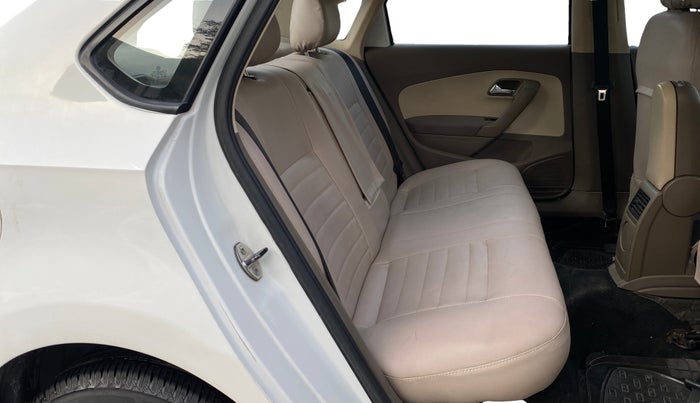 2013 Skoda Rapid AMBITION 1.6 MPI AT, Petrol, Automatic, 76,221 km, Right Side Rear Door Cabin