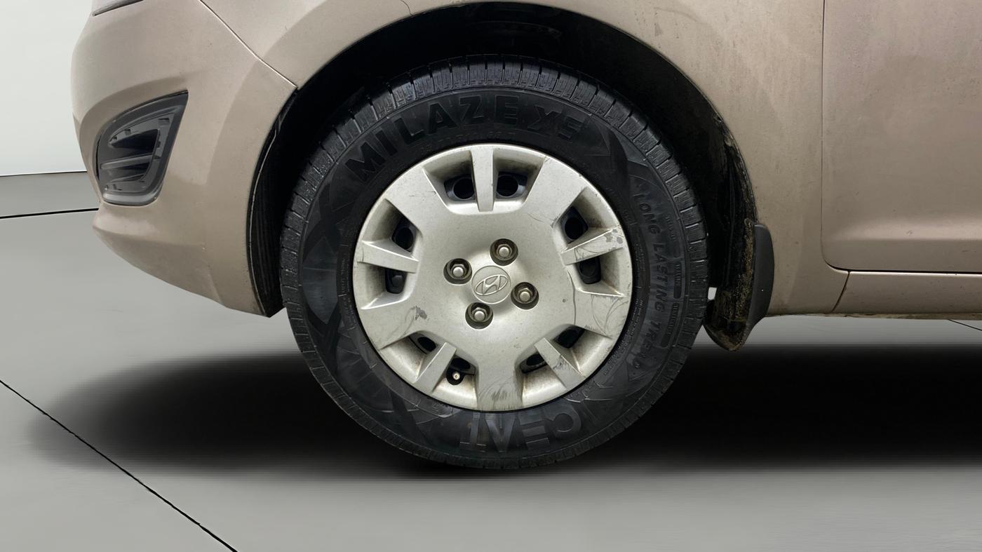 2013 Hyundai i20 MAGNA 1.2, Petrol, Manual, 71,943 km, Left Front Wheel
