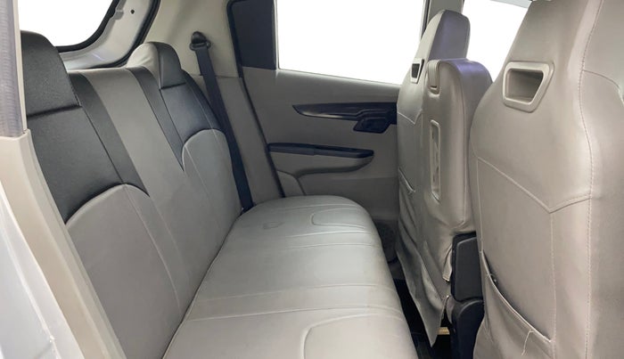 2016 Mahindra Kuv100 K4 PLUS 6 STR, Petrol, Manual, 70,946 km, Right Side Rear Door Cabin