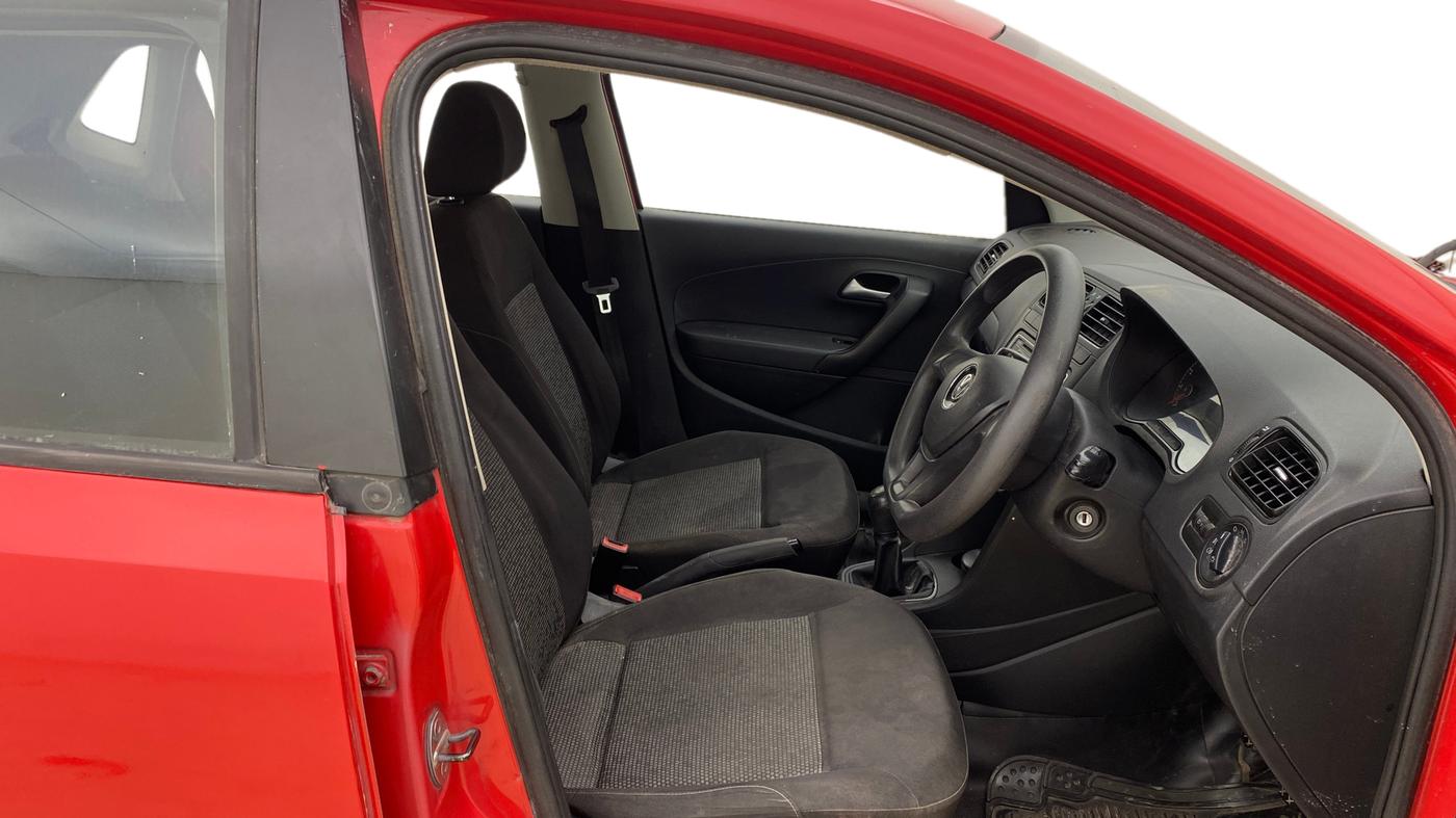 2015 Volkswagen Polo COMFORTLINE 1.2L, Petrol, Manual, 1,36,870 km, Right Side Front Door Cabin