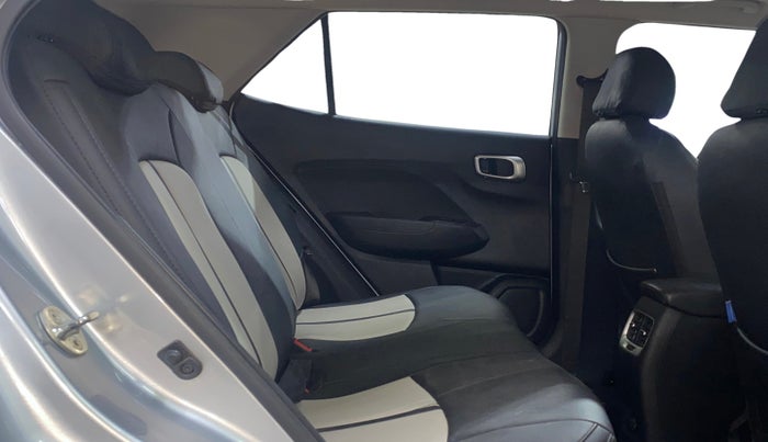 2022 Hyundai VENUE SX PLUS 1.0 TURBO DCT, Petrol, Automatic, 11,386 km, Right Side Rear Door Cabin