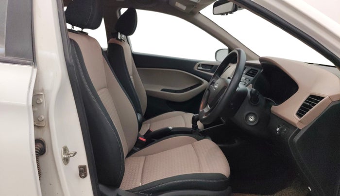 2017 Hyundai Elite i20 SPORTZ 1.2, CNG, Manual, 73,687 km, Right Side Front Door Cabin