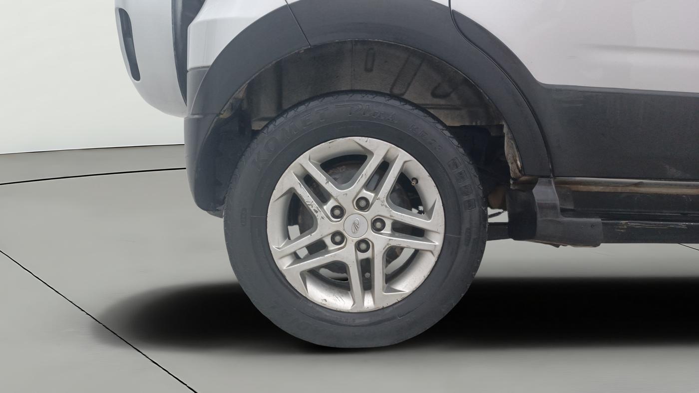 2016 Mahindra NUVOSPORT N8, Diesel, Manual, 1,00,561 km, Right Rear Wheel