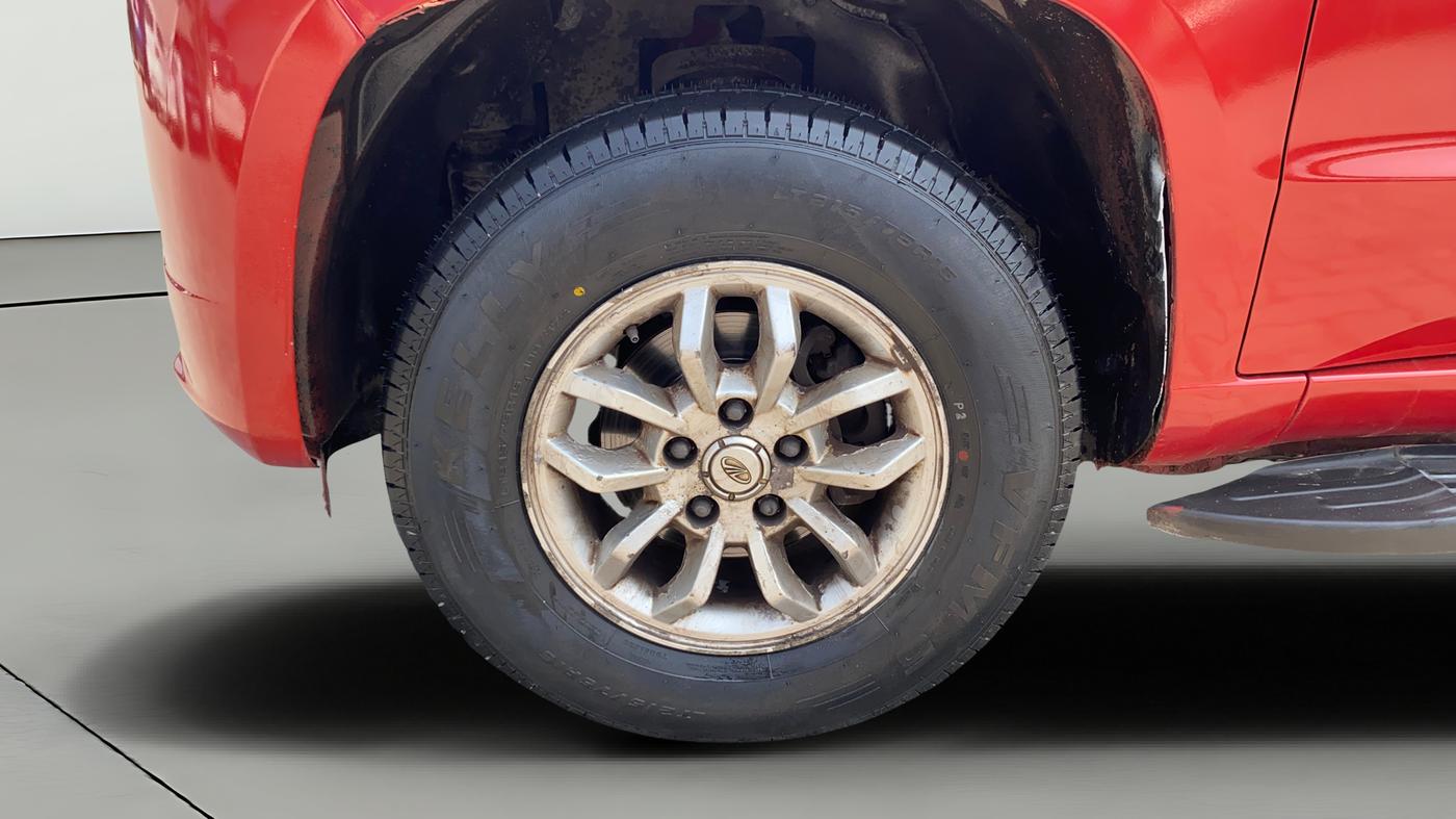 2017 Mahindra TUV300 T8, Diesel, Manual, 59,412 km, Left Front Wheel