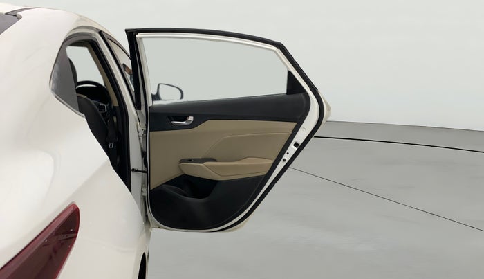 2022 Hyundai Verna SX (O)1.5 MPi, Petrol, Manual, 41,963 km, RHS Rear Door