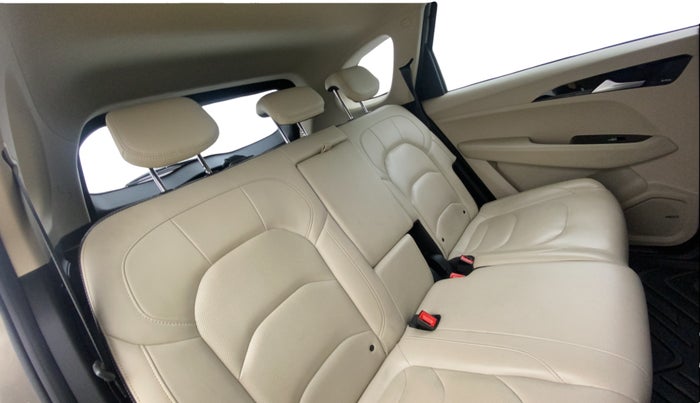 2022 MG HECTOR SHARP HYBRID 1.5 PETROL, Petrol, Manual, 18,701 km, Right Side Rear Door Cabin