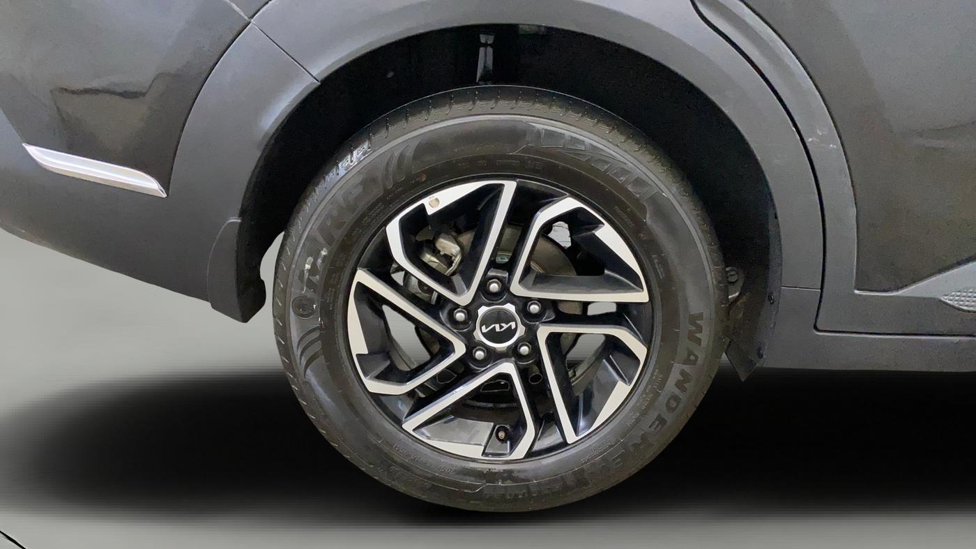 2022 KIA CARENS PRESTIGE PLUS 1.4 PETROL 7 STR, Petrol, Manual, 21,288 km, Right Rear Wheel