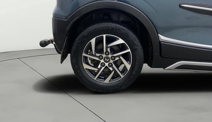 2022 Mahindra XUV300 W8 (O) 1.2 PETROL AMT, Petrol, Automatic, 1,19,785 km, Right Rear Wheel