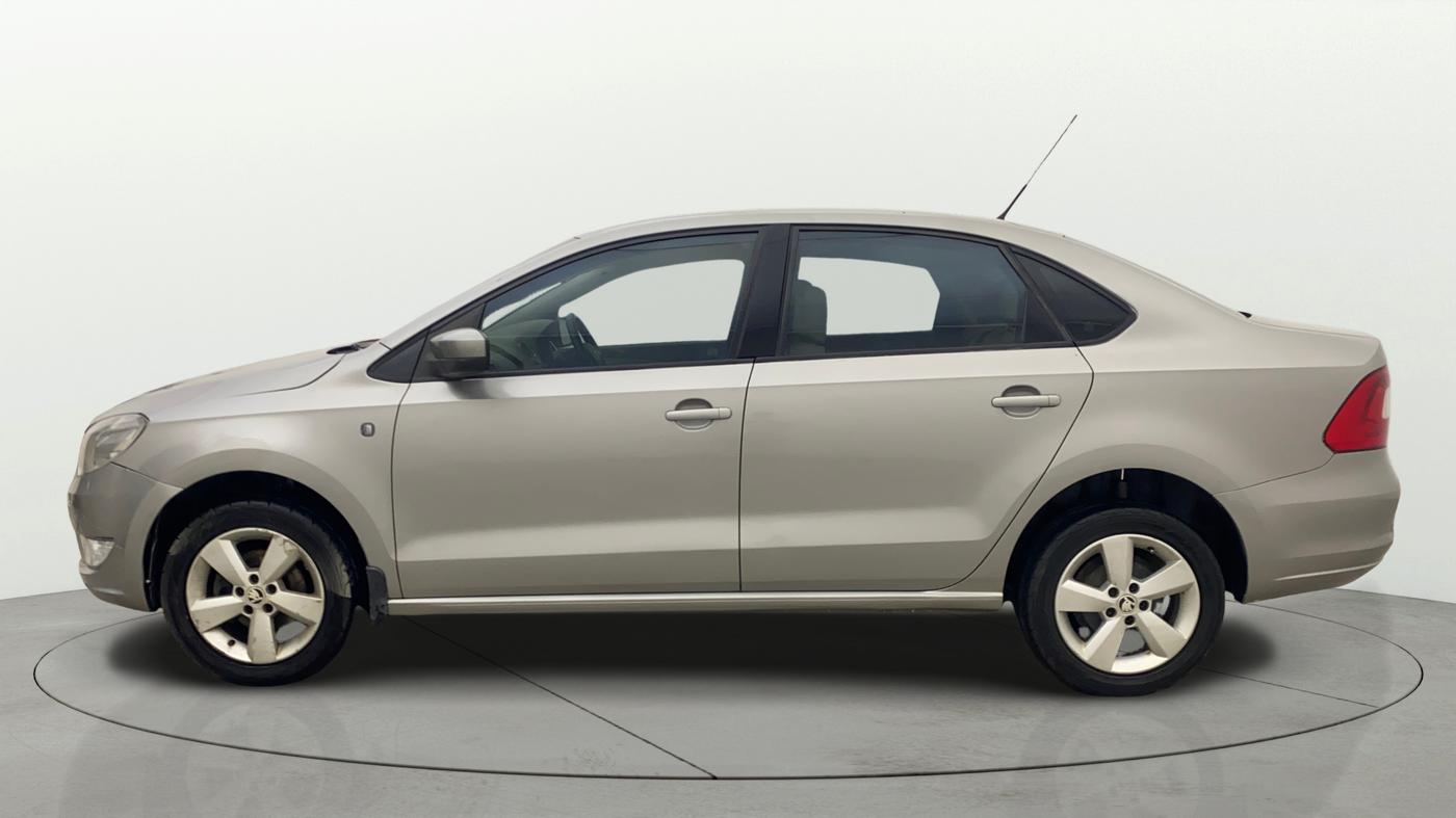 2015 Skoda Rapid 1.6 MPI ELEGANCE PLUS, Petrol, Manual, 1,26,349 km, Left Side