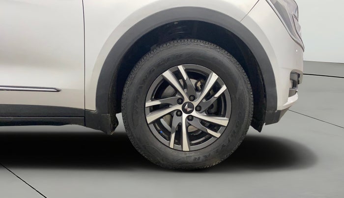 2022 Mahindra XUV700 AX 3 D MT 7 STR, Diesel, Manual, 1,31,555 km, Right Front Wheel