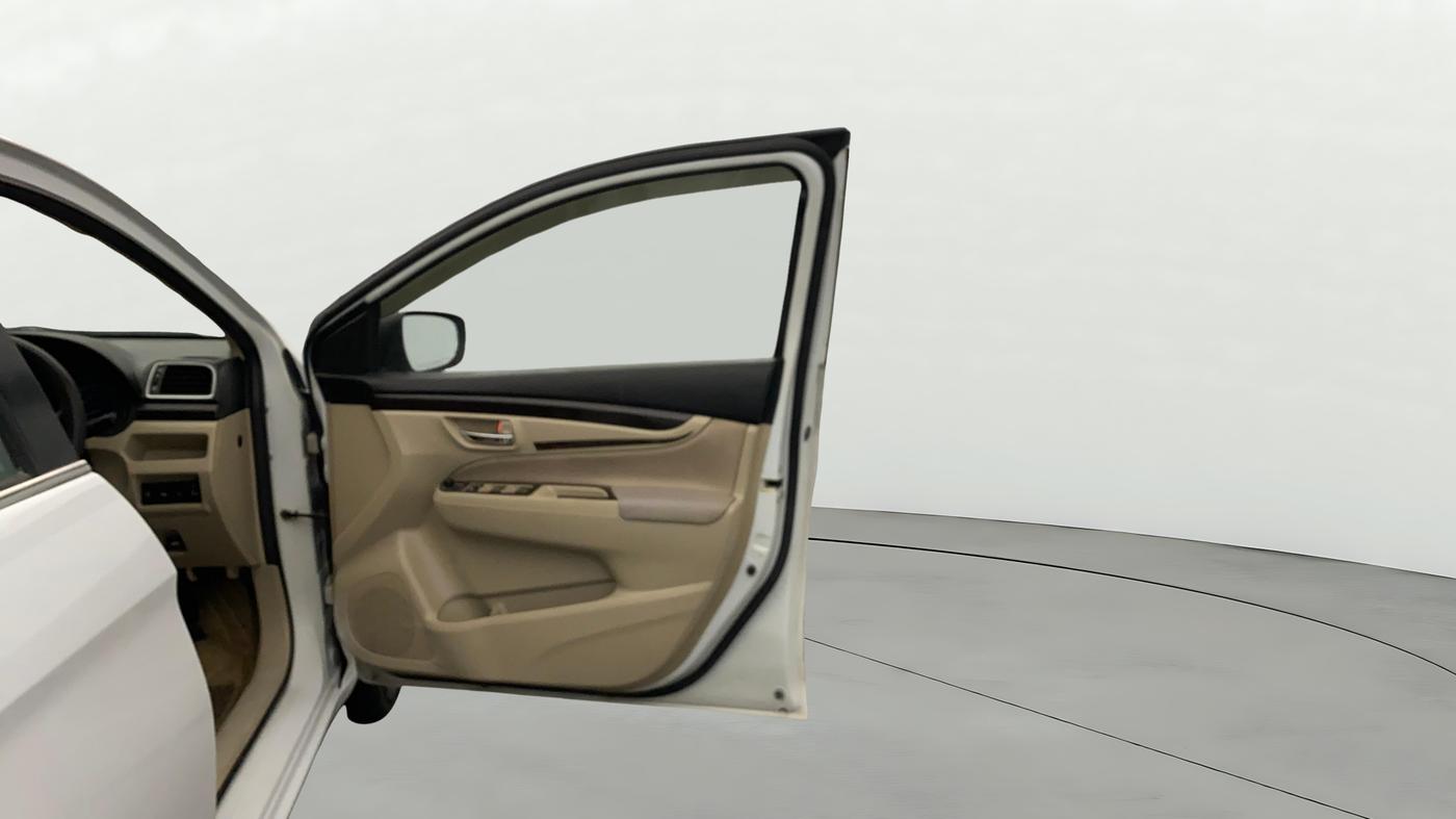 2016 Maruti Ciaz VDI+ SHVS, Diesel, Manual, 79,947 km, RHS Front Door