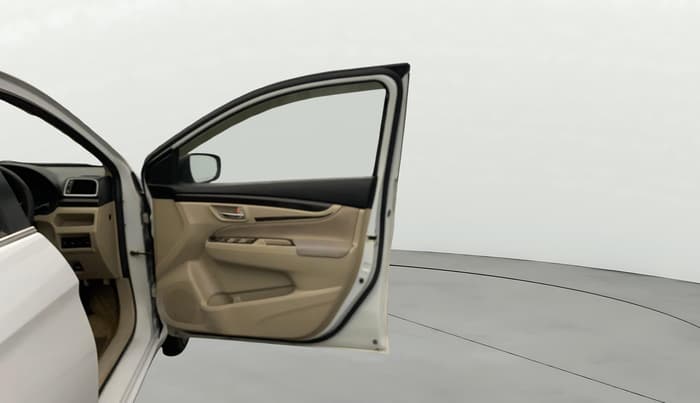 2016 Maruti Ciaz VDI+ SHVS, Diesel, Manual, 79,947 km, RHS Front Door