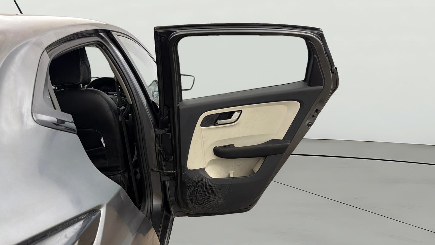2022 Tata ALTROZ XZ PETROL, Petrol, Manual, 68,741 km, RHS Rear Door