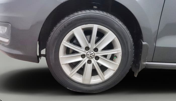 2015 Volkswagen Vento HIGHLINE 1.5 AT, Diesel, Automatic, 1,43,813 km, Left Front Wheel