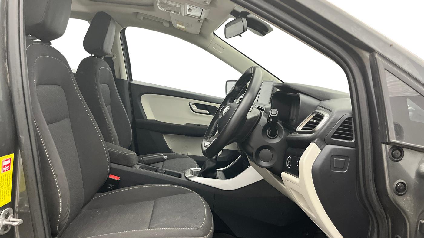 2024 Tata ALTROZ XZ PLUS SUNROOF CNG, CNG, Manual, 30,914 km, Right Side Front Door Cabin