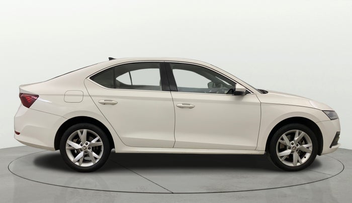 2022 Skoda Octavia STYLE 2.0, Petrol, Automatic, 43,532 km, Right Side View