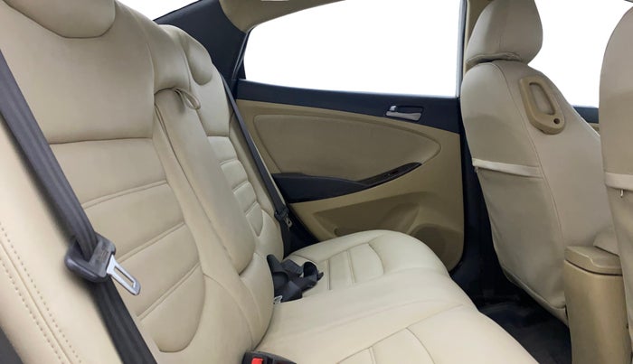 2016 Hyundai Verna FLUIDIC 4S1.6 VTVT SX AT, Petrol, Automatic, 95,846 km, Right Side Rear Door Cabin