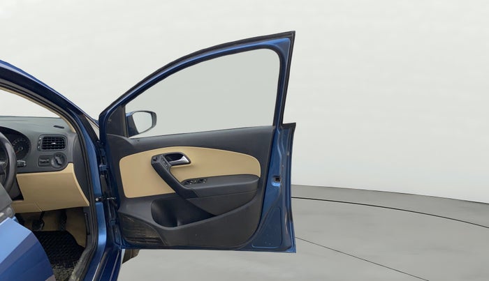 2017 Volkswagen Ameo COMFORTLINE 1.2L, Petrol, Manual, 1,22,241 km, RHS Front Door