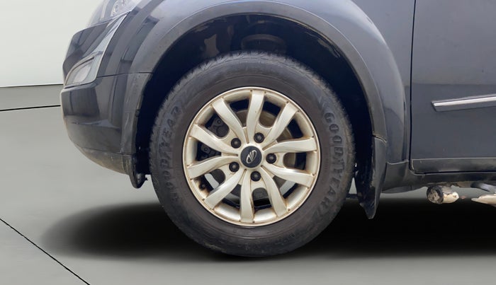 2016 Mahindra XUV500 W10 AT, Diesel, Automatic, 82,399 km, Left Front Wheel