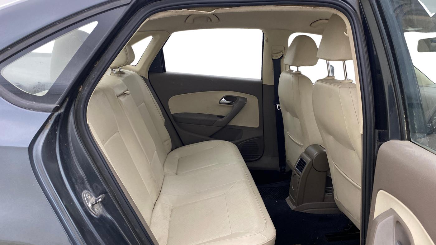 2015 Skoda Rapid 1.6 MPI STYLE PLUS, CNG, Manual, 1,29,687 km, Right Side Rear Door Cabin