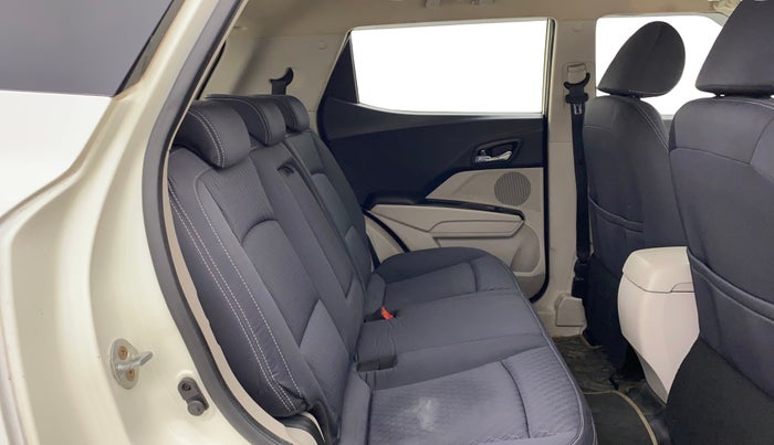 2019 Mahindra XUV300 W8 1.2 PETROL, Petrol, Manual, 82,081 km, Right Side Rear Door Cabin