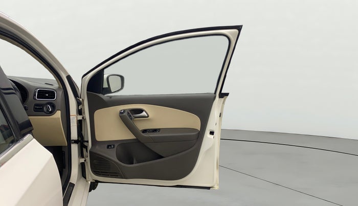 2014 Volkswagen Vento HIGHLINE 1.6 MPI, Petrol, Manual, 75,364 km, RHS Front Door