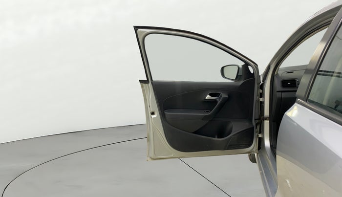 2015 Volkswagen Polo COMFORTLINE 1.2L, Petrol, Manual, 65,085 km, LHS Front Door