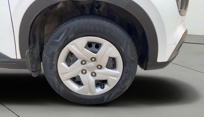 2021 Hyundai VENUE S 1.2, Petrol, Manual, 75,315 km, Right Front Wheel