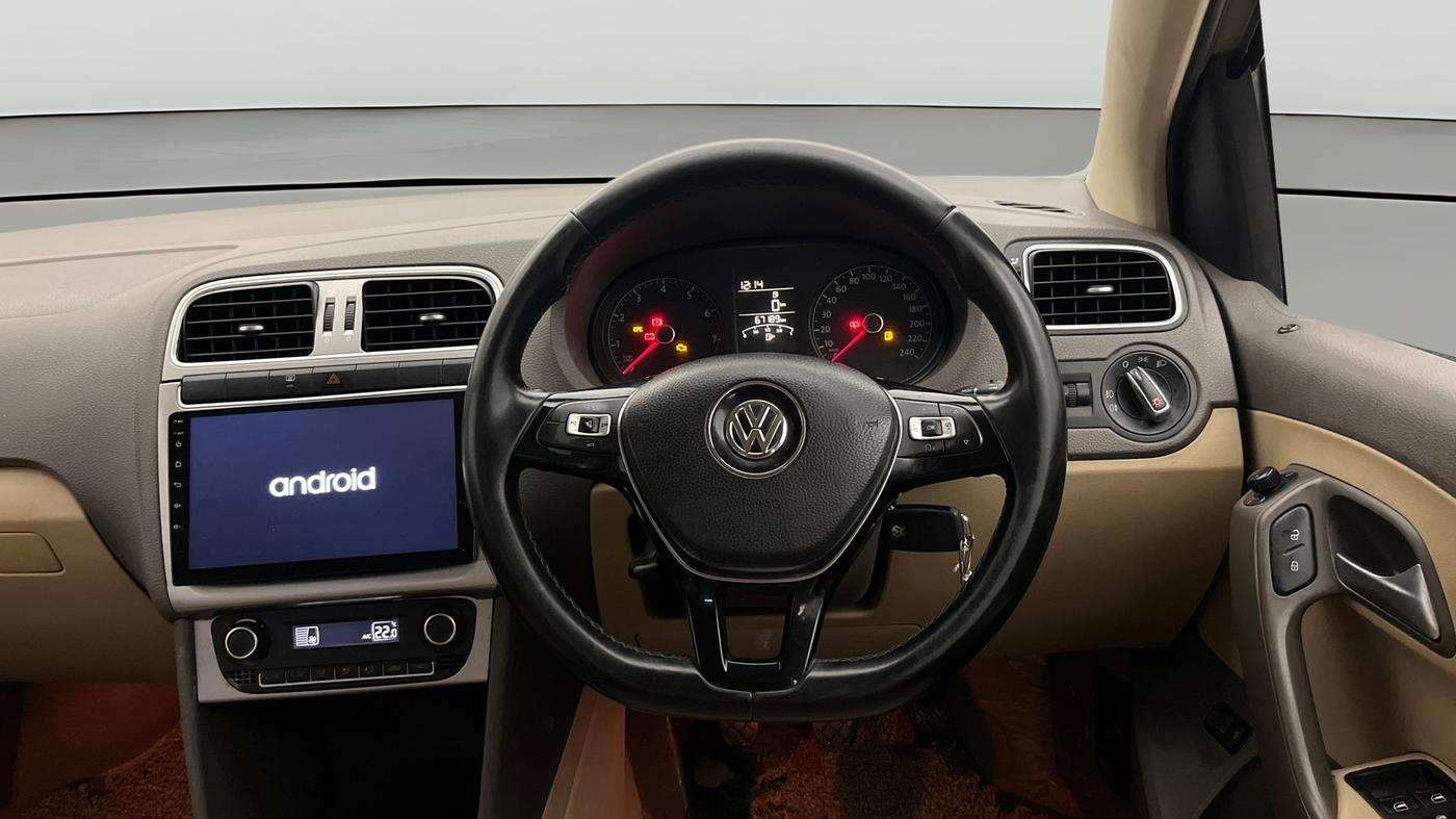 2015 Volkswagen Vento HIGHLINE 1.6 MPI, Petrol, Manual, 67,135 km, Steering Wheel Close Up