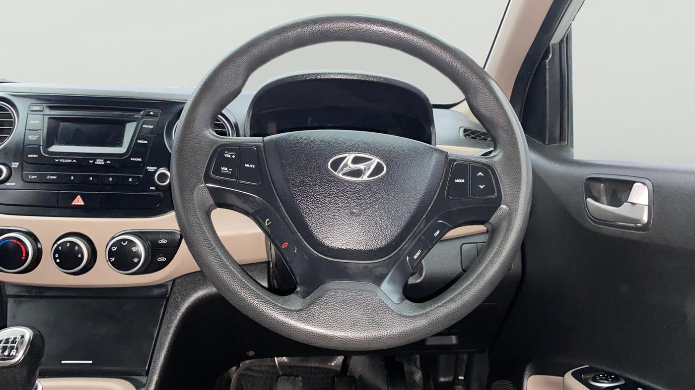 2015 Hyundai Xcent S 1.2, Petrol, Manual, 1,00,913 km, Steering Wheel Close Up