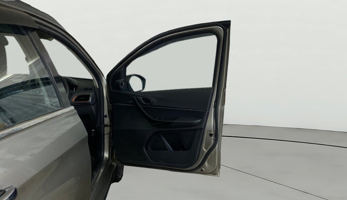 2018 Tata TIAGO NRG PETROL, Petrol, Manual, 52,247 km, RHS Front Door