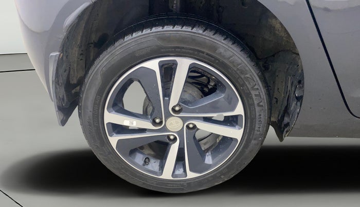 2020 Tata ALTROZ XZ PETROL, Petrol, Manual, 22,214 km, Right Rear Wheel