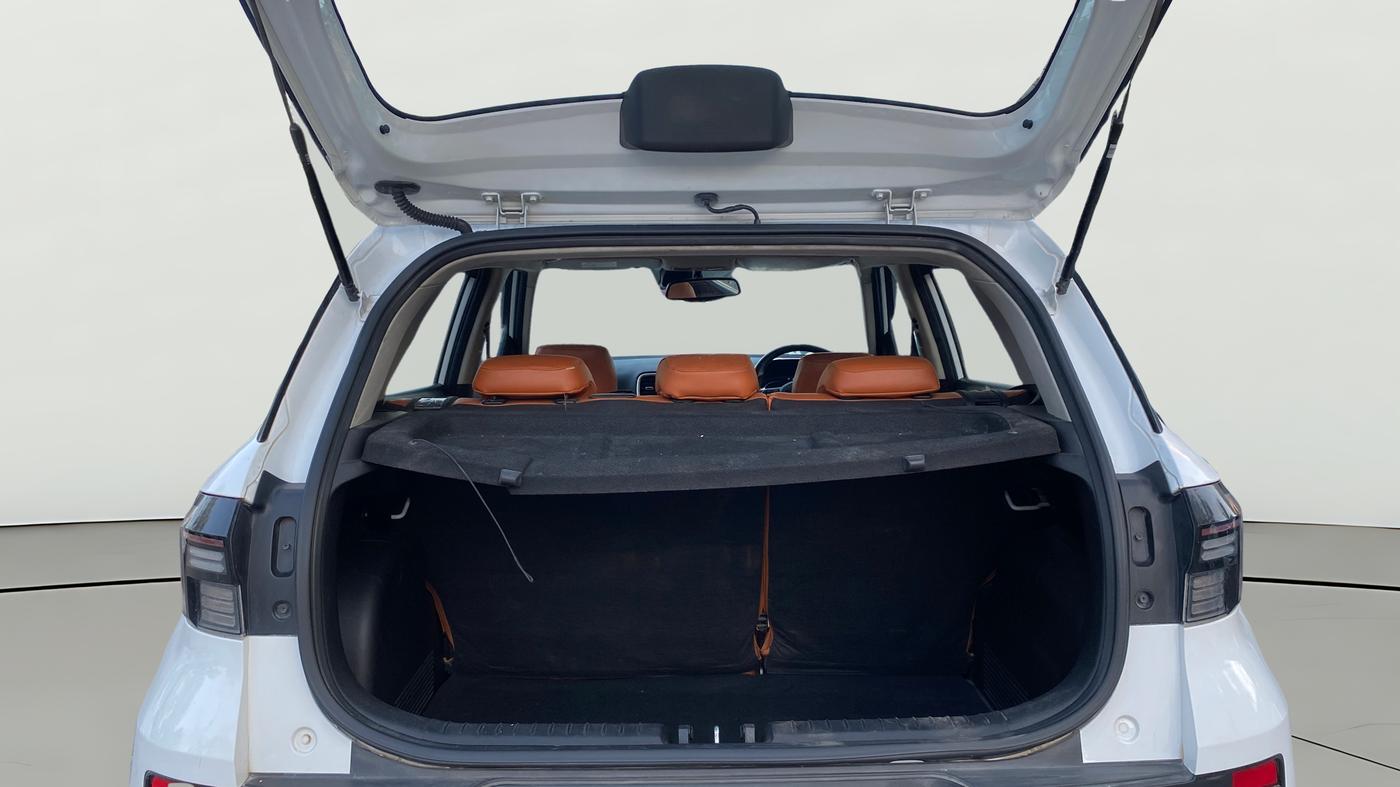 2024 Hyundai VENUE SX (O) 1.0 TURBO DCT, Petrol, Automatic, 80,263 km, Boot Open Zoomed View