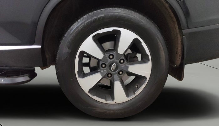 2022 Mahindra ALTURAS G4 4WD AT, Diesel, Automatic, 28,121 km, Left Rear Wheel