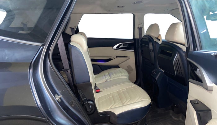 2022 KIA CARENS LUXURY PLUS 1.4 PETROL DCT 7 STR, Petrol, Automatic, 35,201 km, Right Side Rear Door Cabin